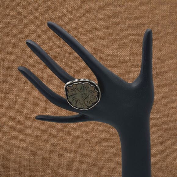 JOE PIASO JR Navajo Sterling Silver & Tooled Leather Floral Design Ring Size 7 - Picture 3 of 3